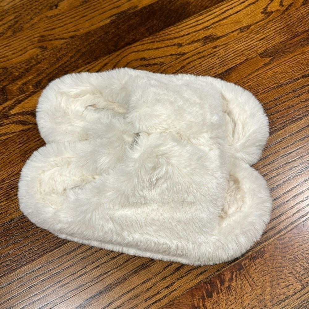 Urban Outfitters Faux Fur Slippers size medium